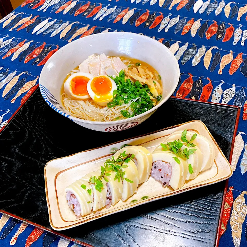 Snapdishの料理写真:grandmaの晩ごはん☆ 立派なハチクをもらったから…ハチク寿司…
お素麺でラーメン風トッピング‼️
煮卵➕鶏ハム➕ハチクのメンマ
冷たくして美味しく頂きます|kaoriさん