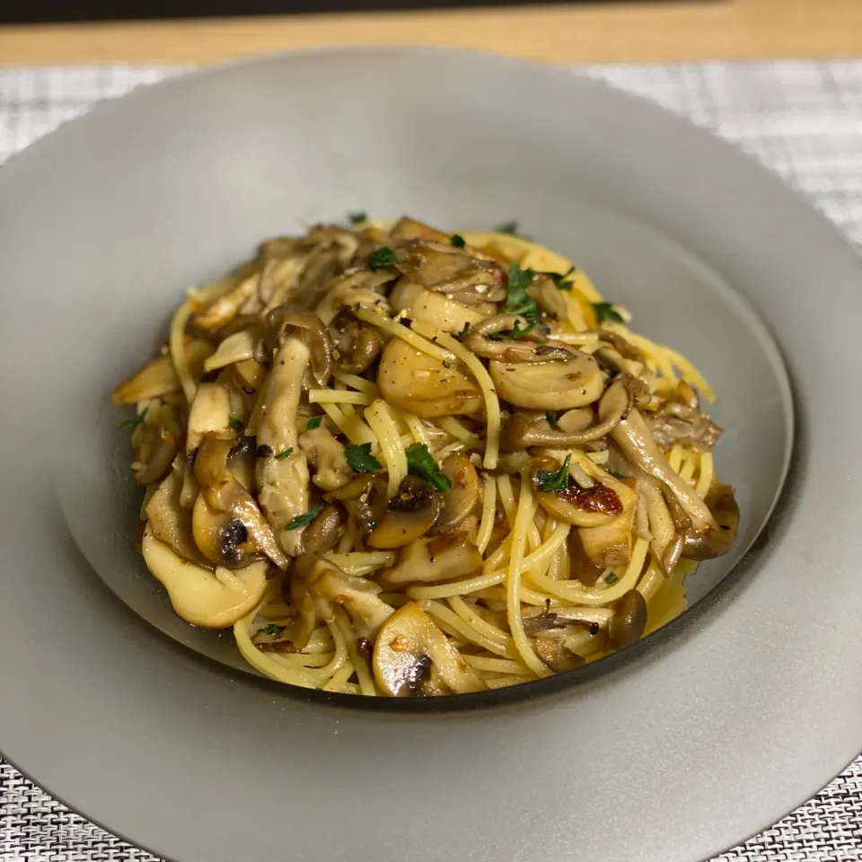 Snapdishの料理写真:焼きキノコと和風だしのスパゲティ|OLの気ままご飯🍽さん