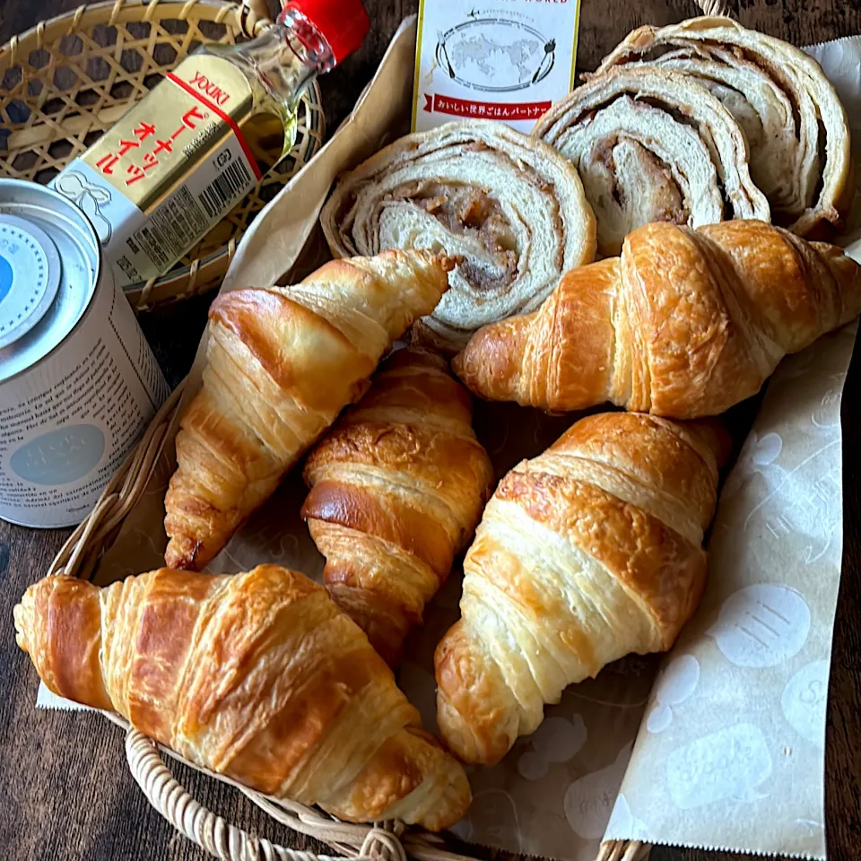 とんちんの料理 クロワッサン 🥐~マヨルカ島の塩&ピーナッツオイルくるくるパン🥜|とんちんさん