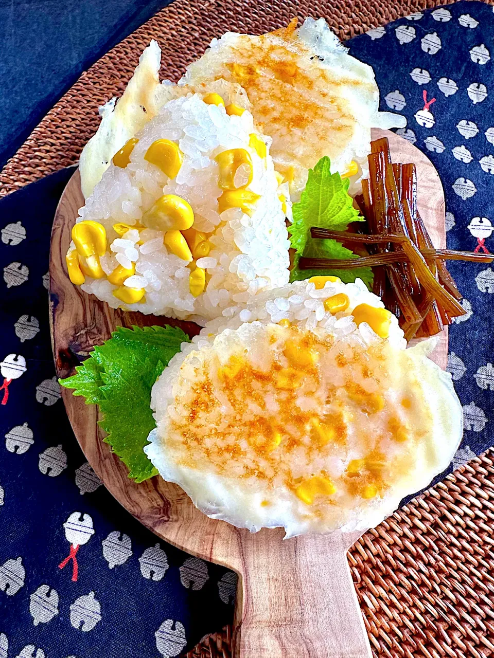 とうもろこしごはんの焼きチーズおにぎり|カモミールさん