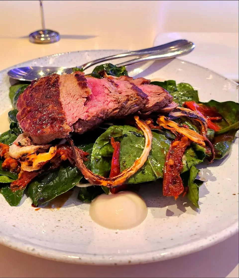 Steak salad at Gordon Ramsay Burger restaurant|Ninaさん