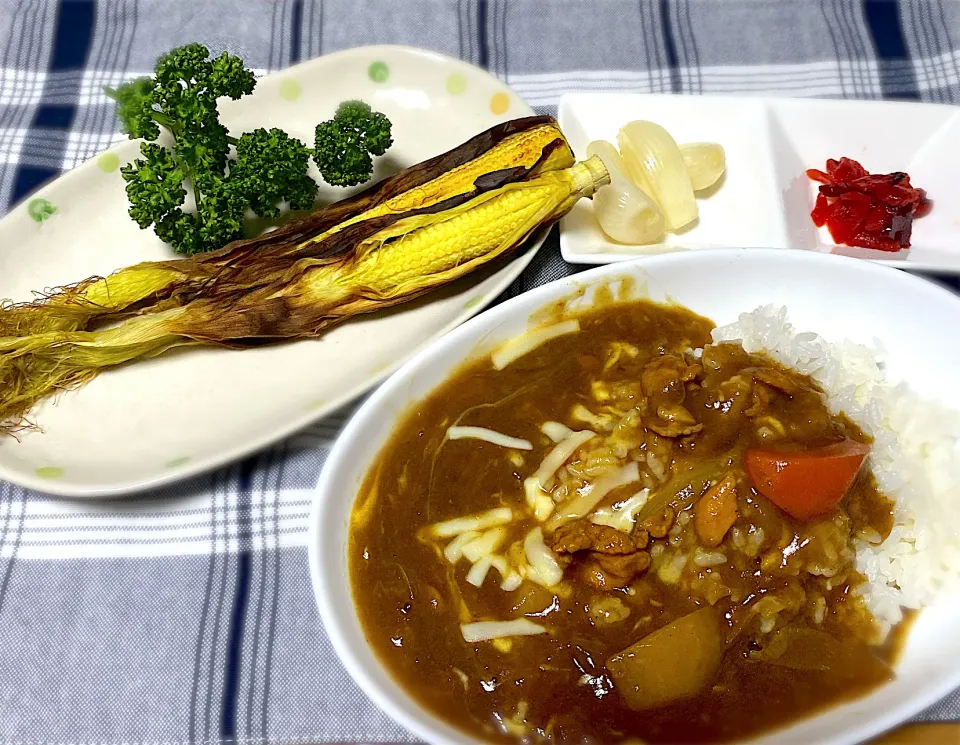 チーズカレーライス　　　　　　　　　　　　　　　　　　　　　　　自家製らっきょ漬け　　　　　　　　　　　　　　　　　　　ヤングコーン🌽グリル|eiyadeさん