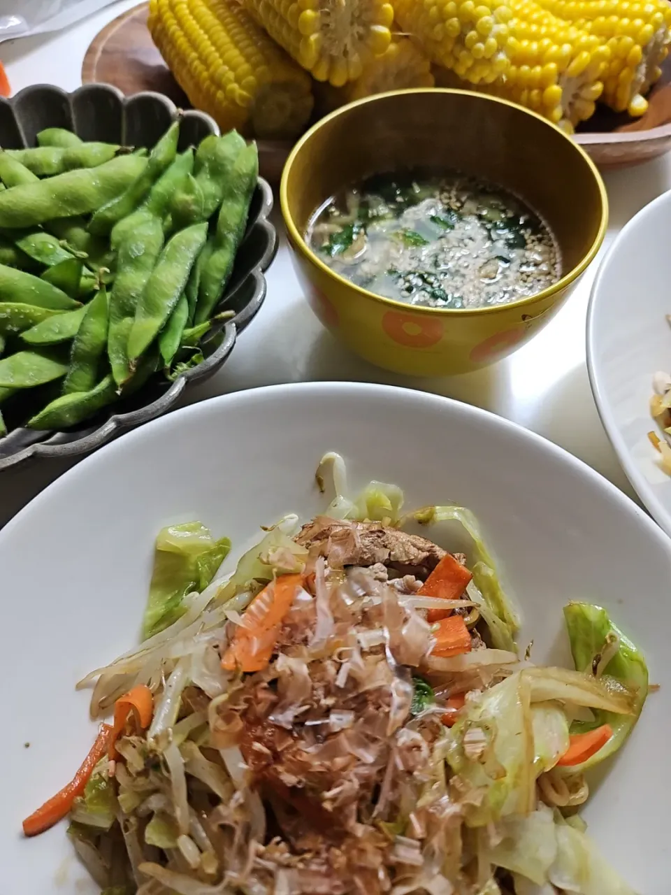 ☆夕飯☆夏祭り？メニューになってしまいました。焼きそば、スープ、枝豆、とうもろこし|ｼｮｺﾗさん