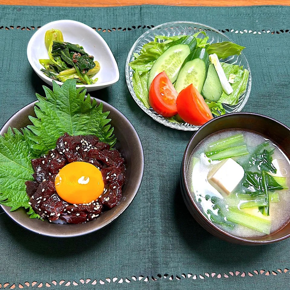 クジラ肉のユッケ丼|柚子きりかさん