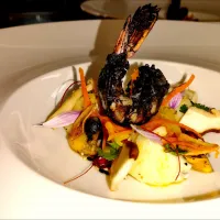 squid ink Argentinian Prawns with mango and carrot noodles served with Asian fish broth|Riyaad Woodsさん