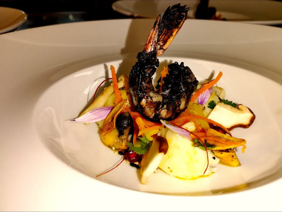 Snapdishの料理写真:squid ink Argentinian Prawns with mango and carrot noodles served with Asian fish broth|Riyaad Woodsさん