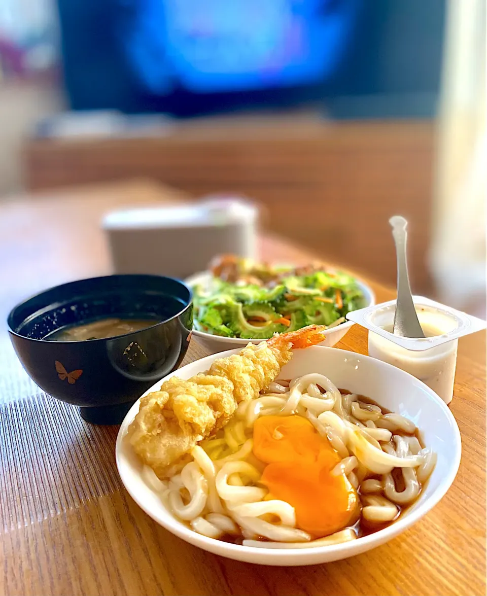 釜玉うどんとゴーヤのサラダ🥗|おやぢさん