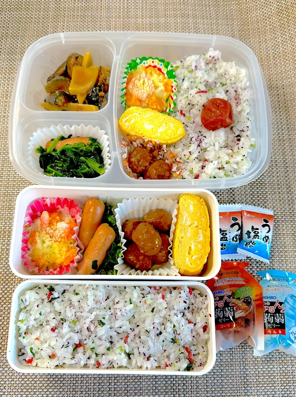 Snapdishの料理写真:花むすび弁当。旦那さん、娘弁当。|ゆーこ。さん