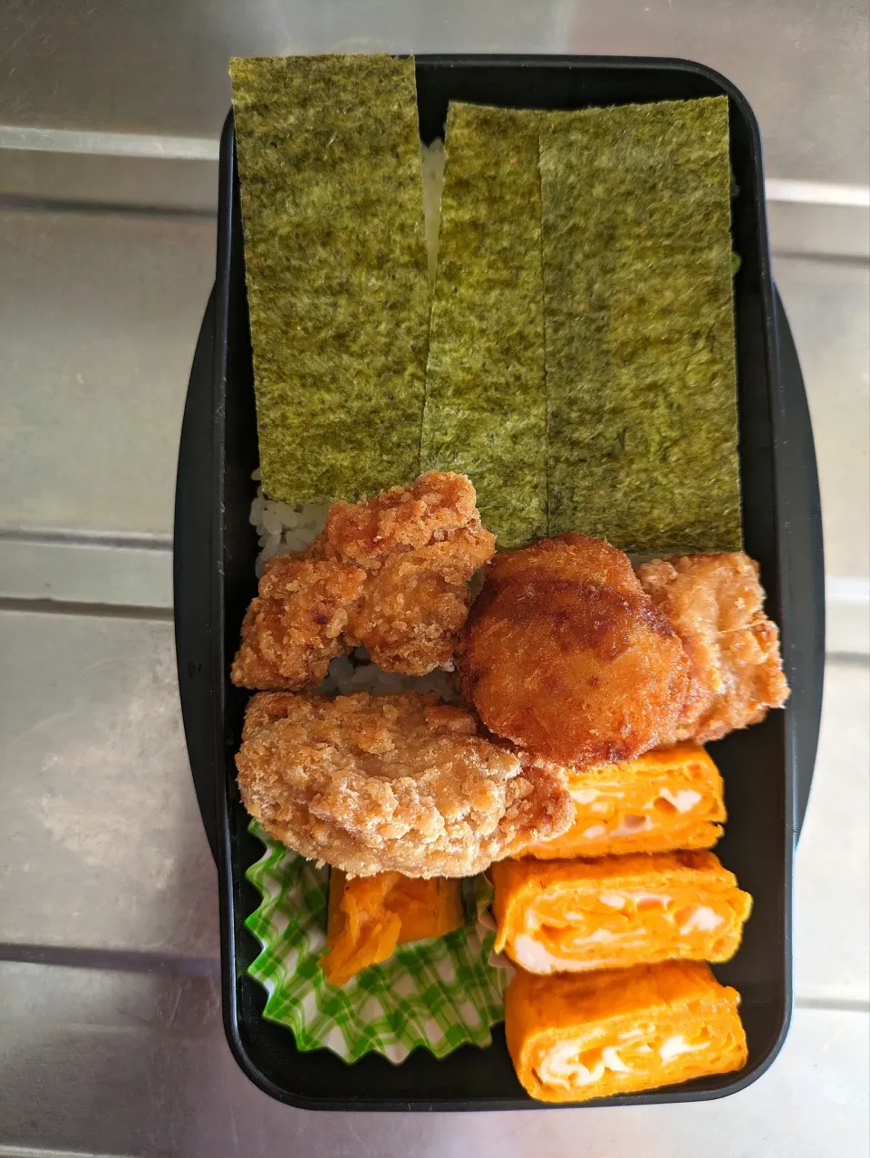 旦那弁当　2024/6/14

からあげ
チキンカツ
玉子焼き
かぼちゃの煮物|ユキヨメ♪さん