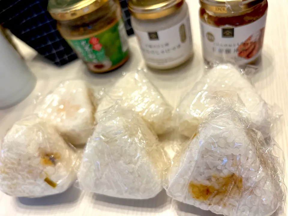 Snapdishの料理写真:九条ねぎのご飯だれ🍙みんなのしゃけマヨ🍙十勝豚丼風🍙|こずりんさん