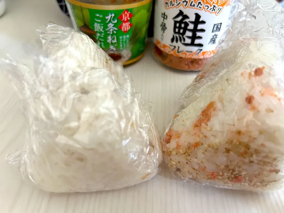 九条ねぎご飯だれ🍙鮭✖️白ごま🍙|こずりんさん