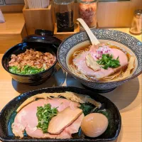 Snapdishの料理写真:生のどぐろ中華そば
炙り肉丼|もるカツさん