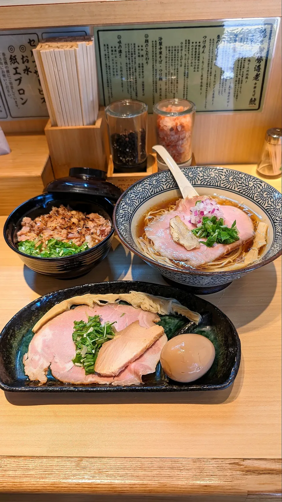 Snapdishの料理写真:生のどぐろ中華そば
炙り肉丼|もるカツさん