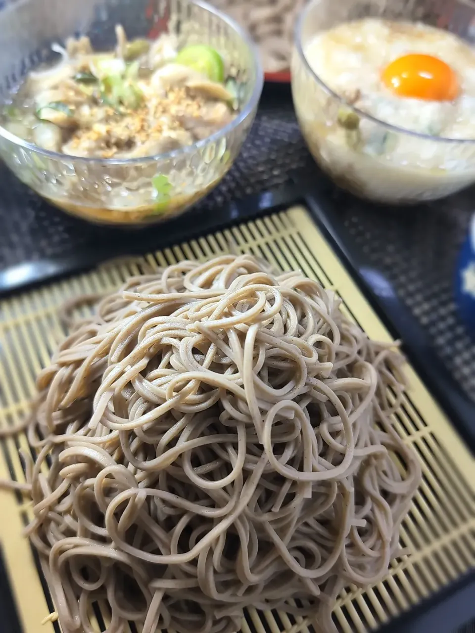 Snapdishの料理写真:肉つけ蕎麦＆とろろつけ蕎麦|テケテケさん