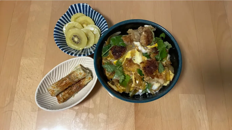 コロッケ丼　ちくわの磯辺揚げ　キウイ|そのみさん