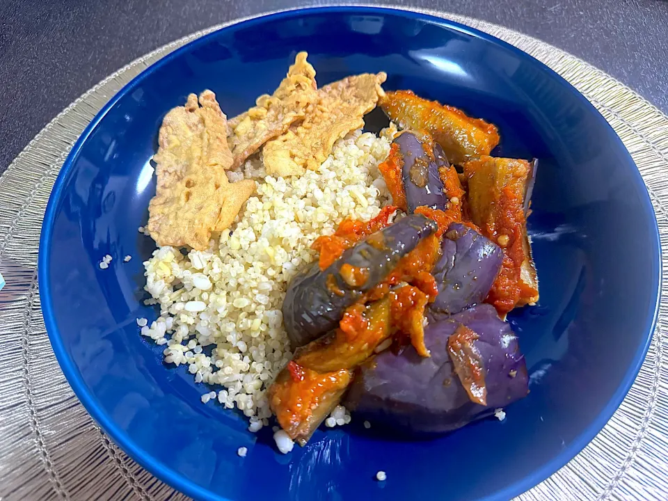 Snapdishの料理写真:Quinoa rice & sambal Terong|yeni kartikasariさん