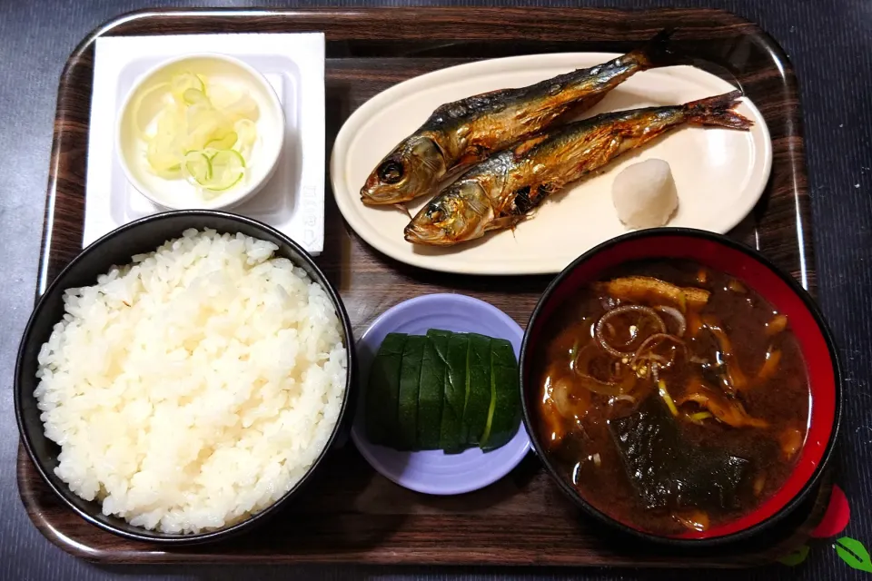 今日の朝ごはん（千葉県産ふさおとめ、めざし（イワシの丸干し）、納豆、赤だしの舞茸のみそ汁、はぐらうりの漬物）|Mars＠釜飯作り研究中さん