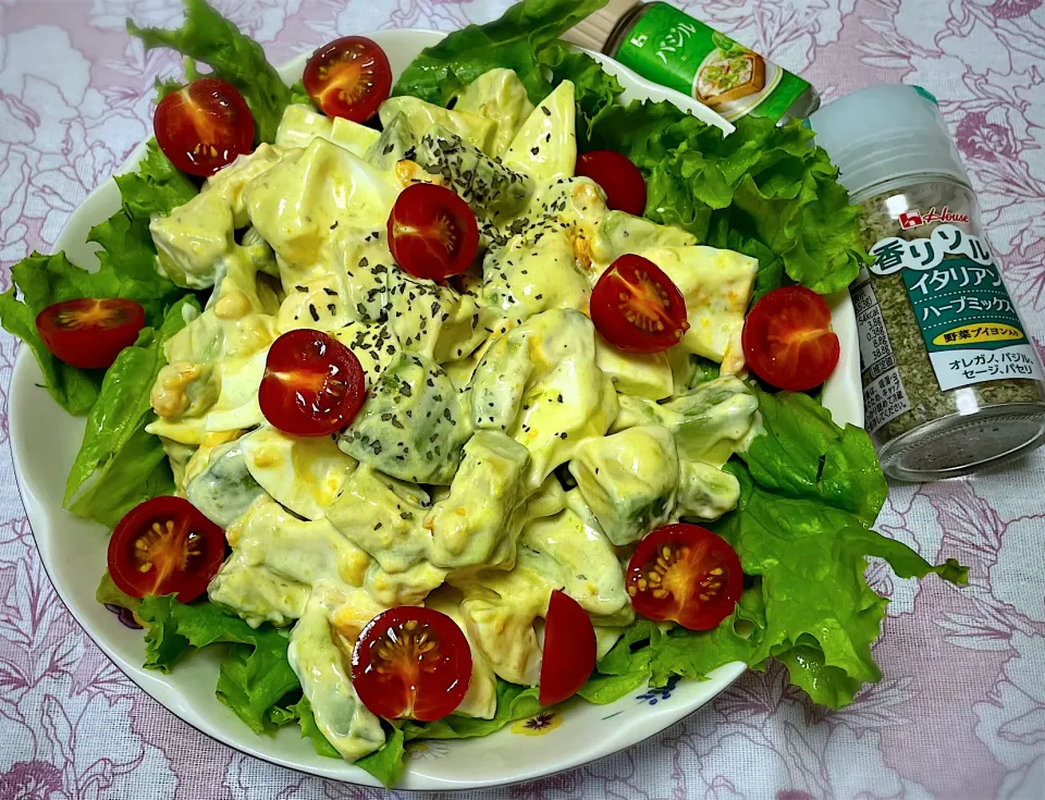 Snapdishの料理写真:アボカドサラダ🥑|ちゃっぴ〜さん