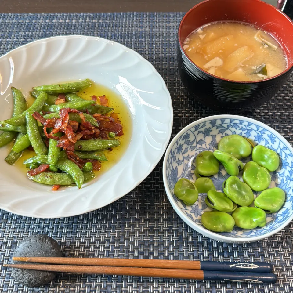 スナップエンドウのベーコン炒め・そら豆・豆腐と油揚げの味噌汁|a-parkさん