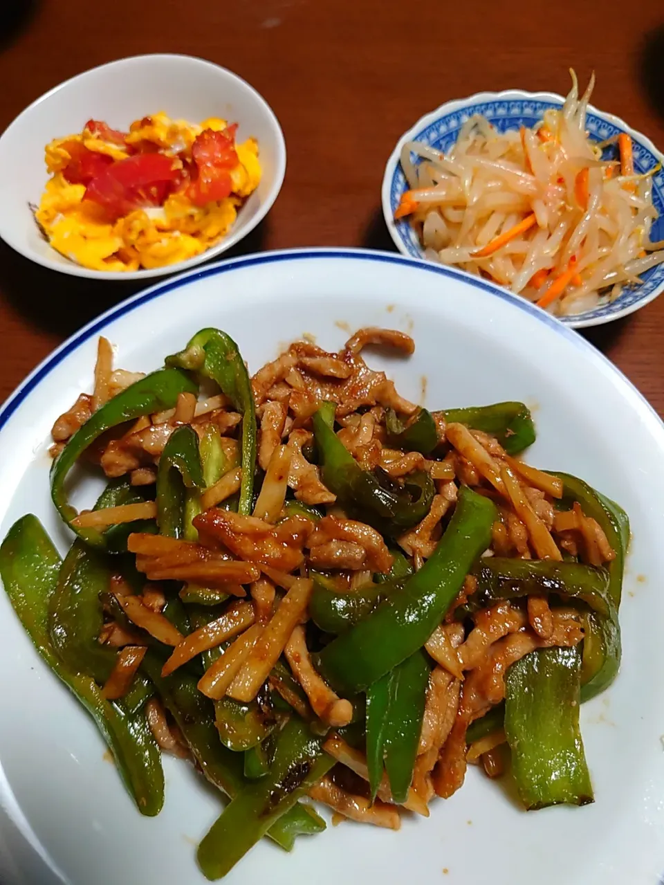 青椒肉絲
トマトの玉子炒め
もやしの中華和え|ぱやさん