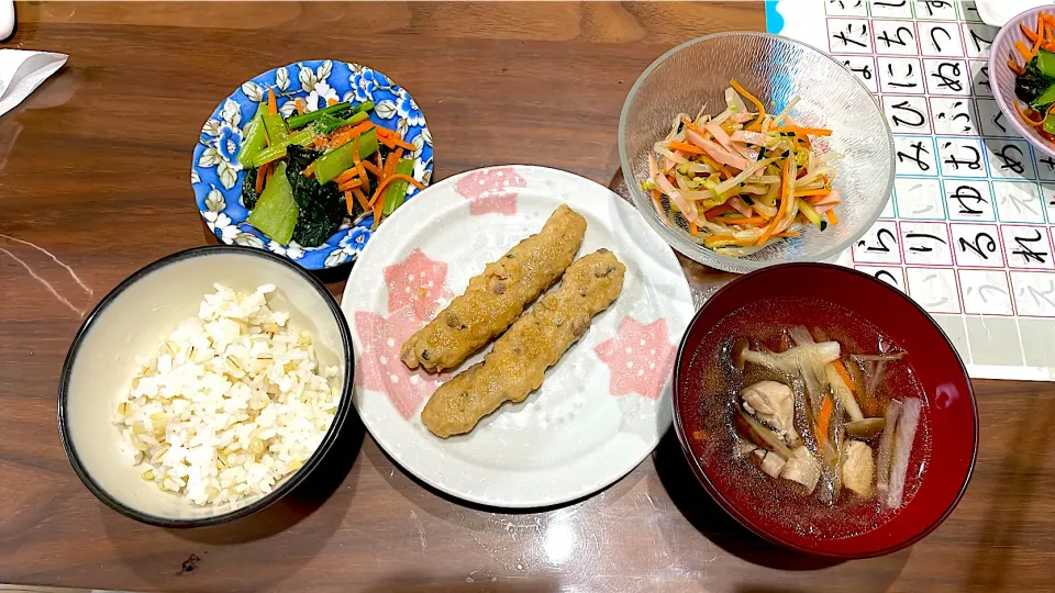 つくね　根菜と鶏もものお吸い物　もやしの中華和え　小松菜と人参の胡麻和え|おさむん17さん