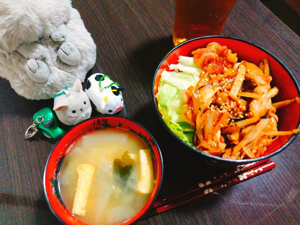 きんぴら豚丼、大根とワカメと油揚げの味噌汁|サトリさん