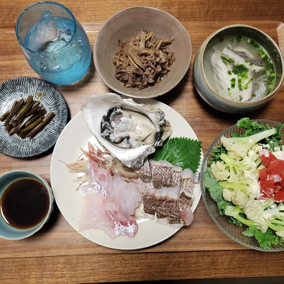 20240615
鯛の昆布締め&炙り
岩牡蠣
ケールとカリフラワーのサラダ
牛肉牛蒡白滝の漬物
茎山葵の醤油漬け
潮汁|noccoさん