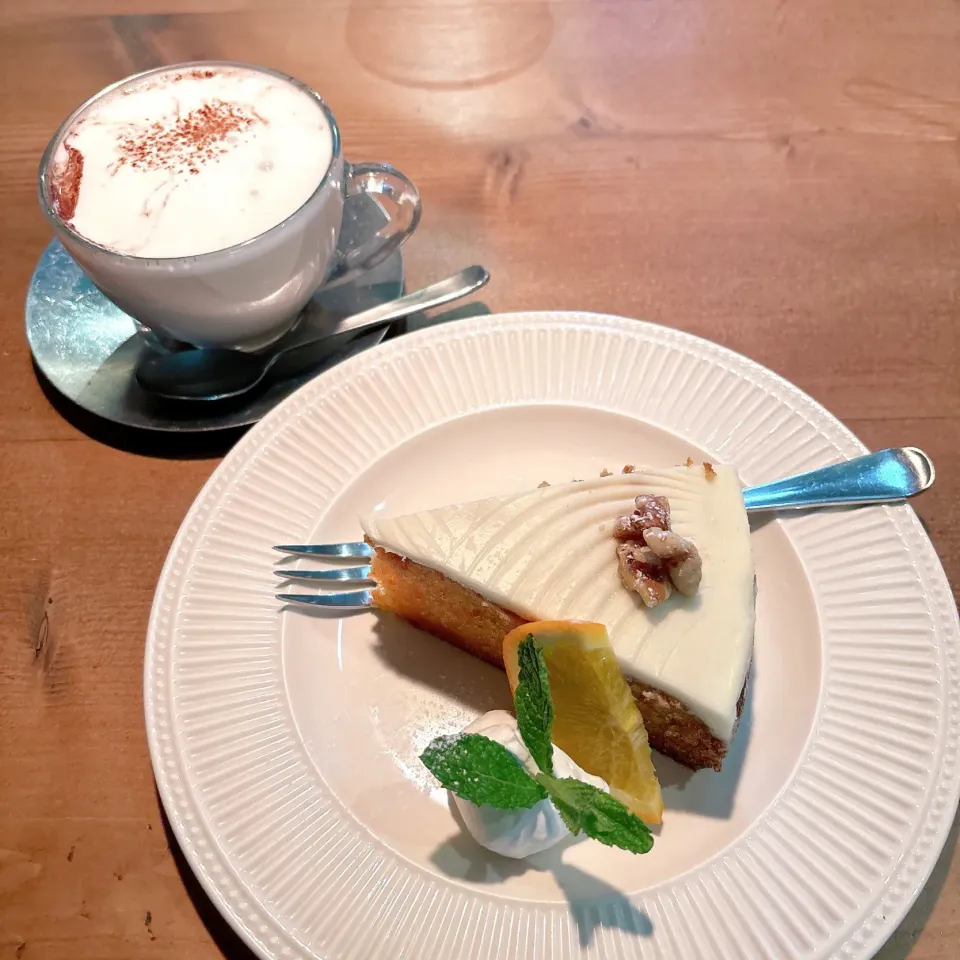 Snapdishの料理写真:ドリンクはホットカフェラテ☕️|nacchan♪さん