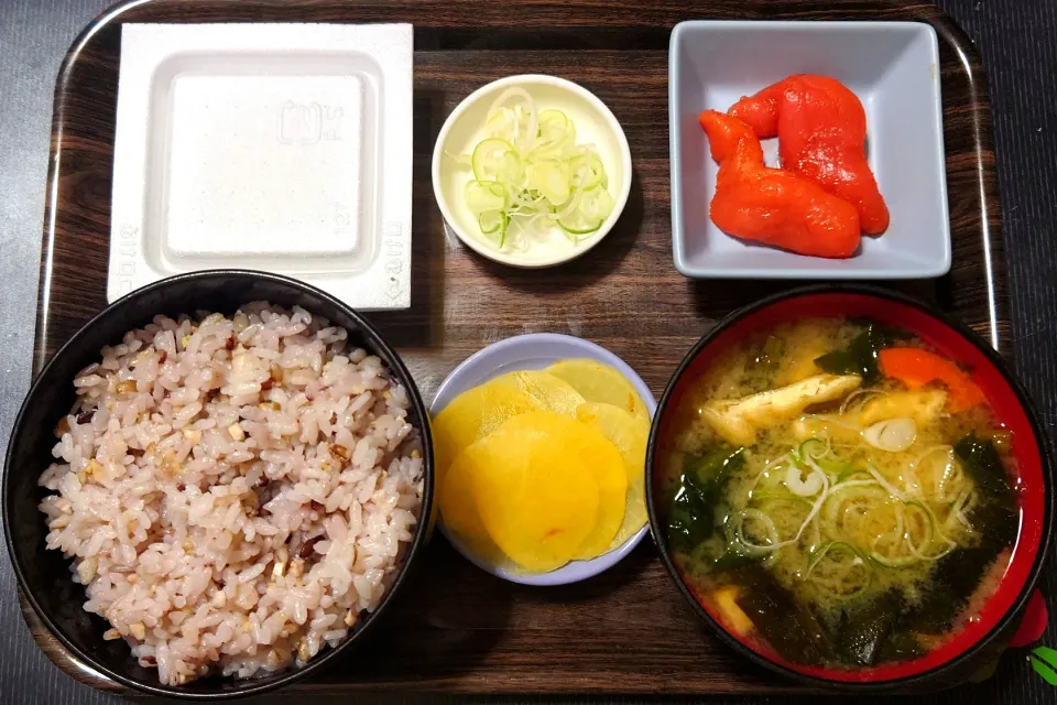 今日の朝ごはん（十六穀ごはんに辛子明太子、納豆、ほうれん草のみそ汁、たくあん）|Mars＠釜飯作り研究中さん