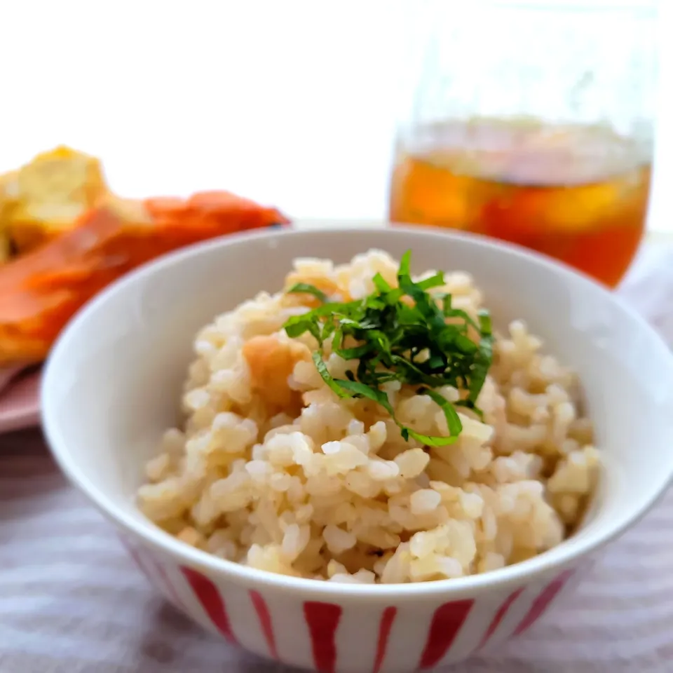 Snapdishの料理写真:さっぱり美味しい
「梅干し炊き込みご飯」

エプロンさんレシピ|みるくここあさん