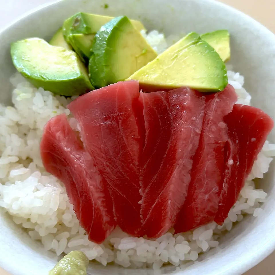 マグロアボカド丼|たけさん
