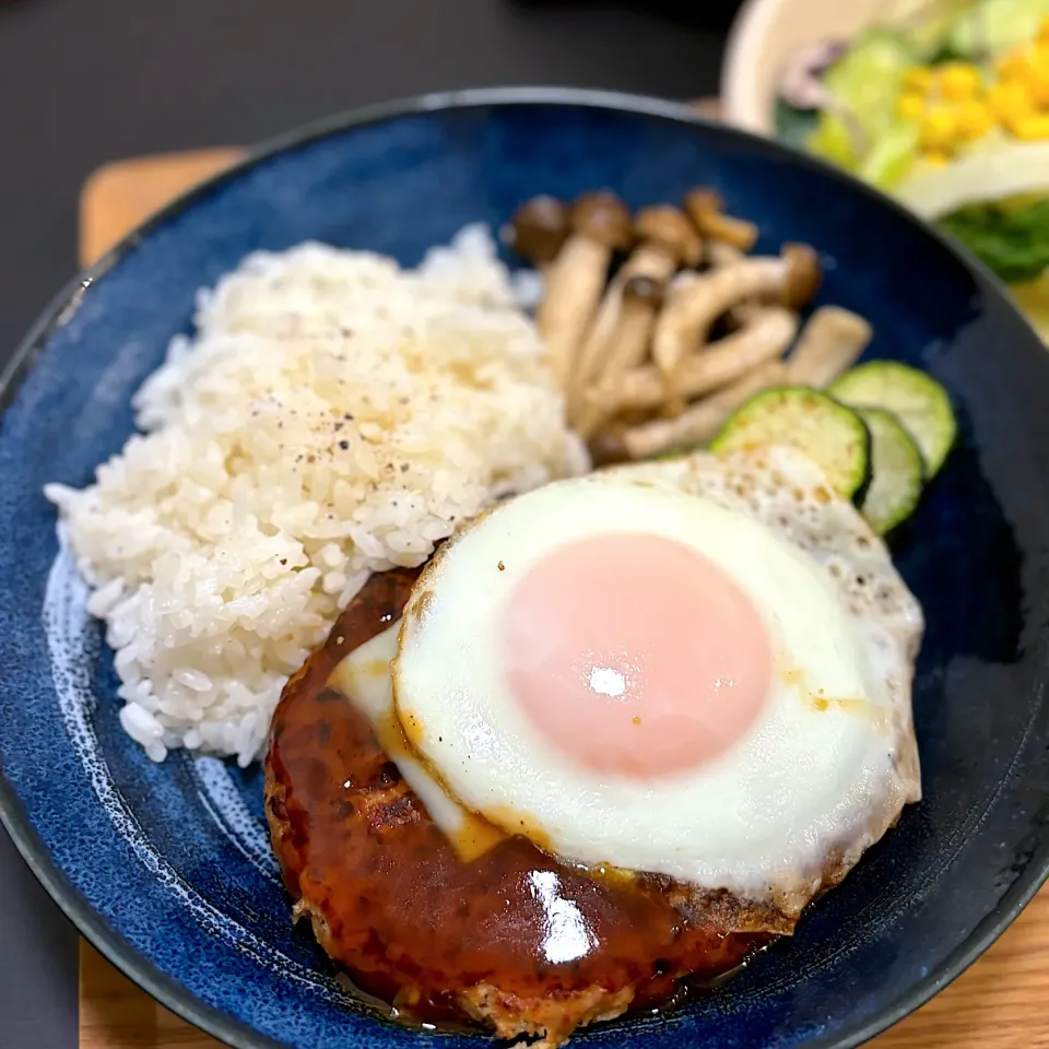 目玉焼きのせチーズデミハンバーグ|zenzaiさん