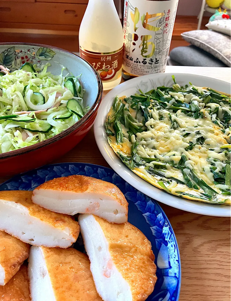 Snapdishの料理写真:海老入りさつま揚げ＆ニラ卵とじ＆野菜サラダ|minipicnicさん