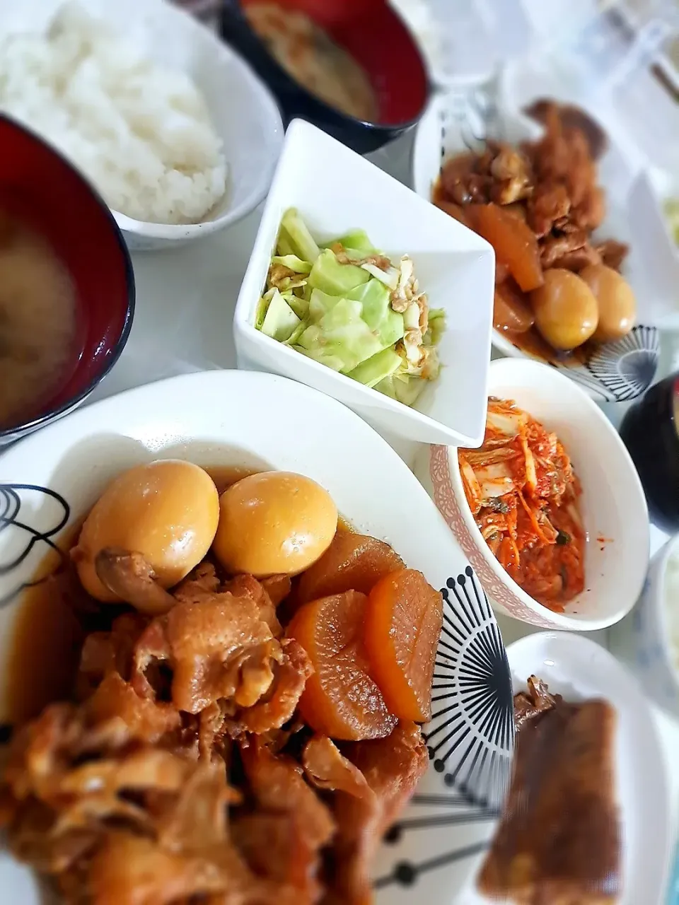 夕食(*ˊ˘ˋ*)
手羽元と大根と卵煮
サバ味噌煮
キャベツとツナのレンチン蒸し
キムチ
おみそ汁(なめこ、ワカメ)|プリン☆さん