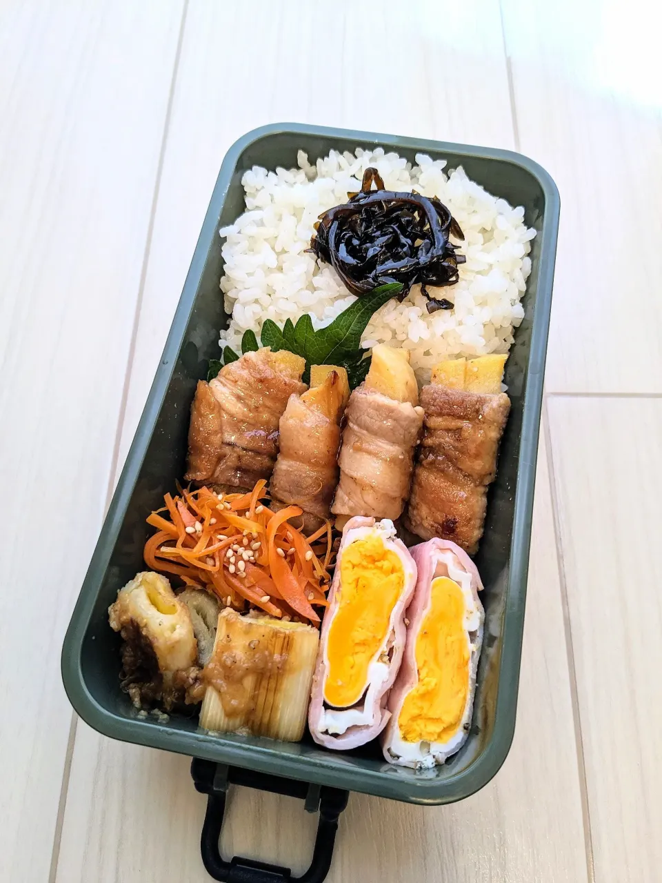 豚巻きポテト弁当🌷|きゅーさん