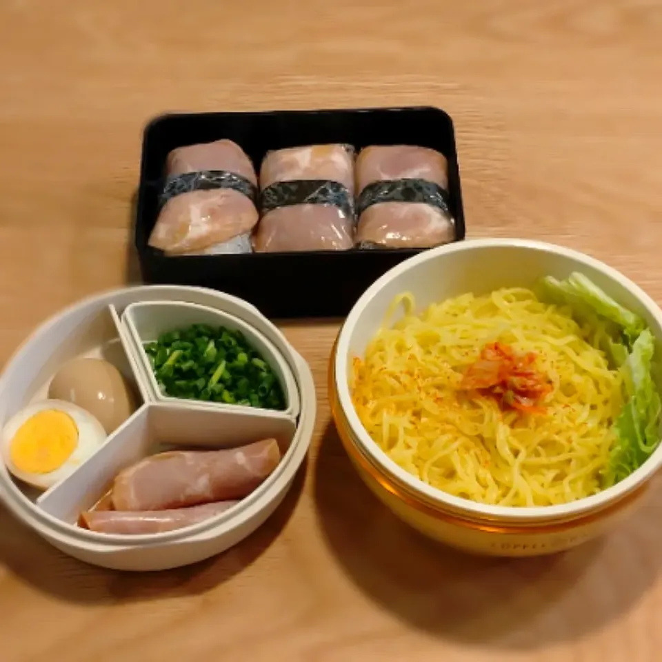 冷やしラーメン弁当とチャーシューむすび（1人分）|みりさん