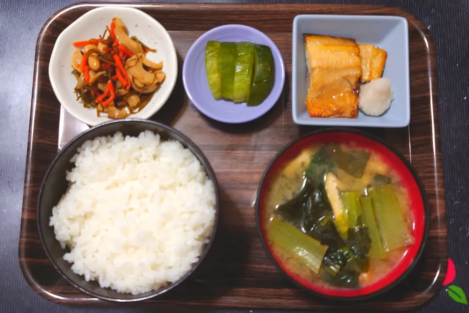 今日の朝ごはん（ごはんは千葉県産ふさおとめ、ホッケの開き、はぐらうりの漬物、切り昆布煮、小松菜のみそ汁）|Mars＠釜飯作り研究中さん