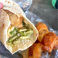 Chicken wrap and croissant|jazzzzyrazzzzyさん