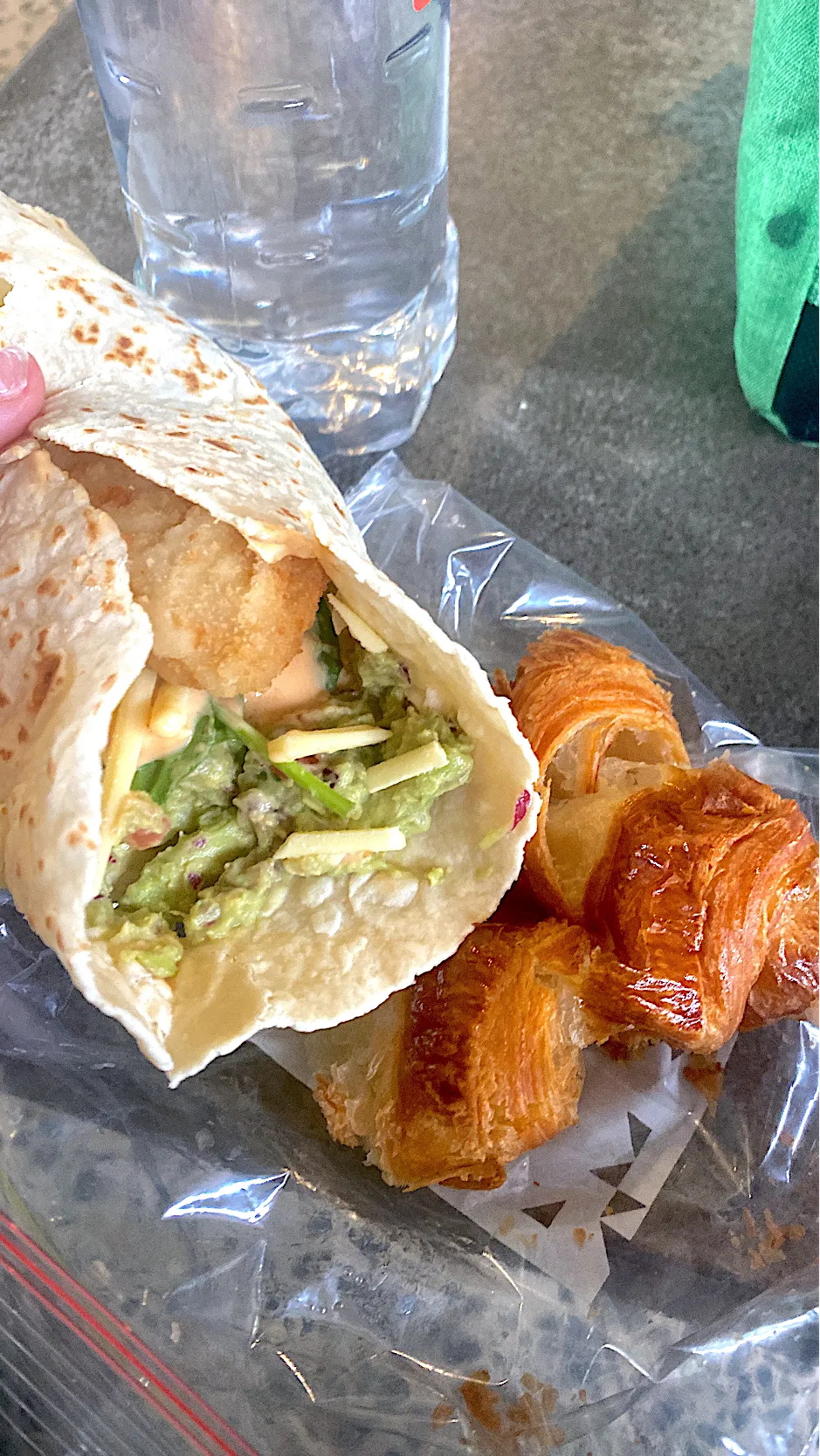 Chicken wrap and croissant|jazzzzyrazzzzyさん