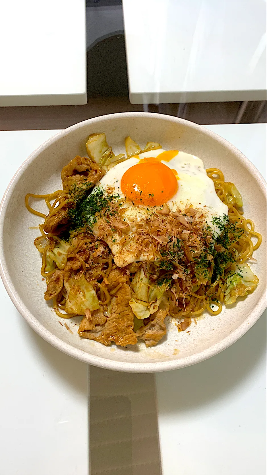 焼きそば　〜目玉焼きのせ〜|心に七つの傷の男さん