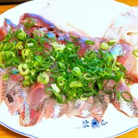 Snapdishの料理写真:釣りイワシとケンサキイカの刺身|Masatoさん