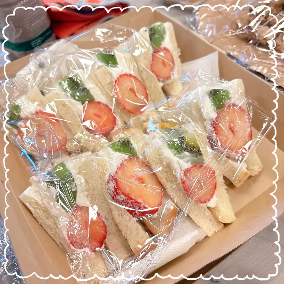 Snapdishの料理写真:フルーツサンド🍓|nacchan♪さん