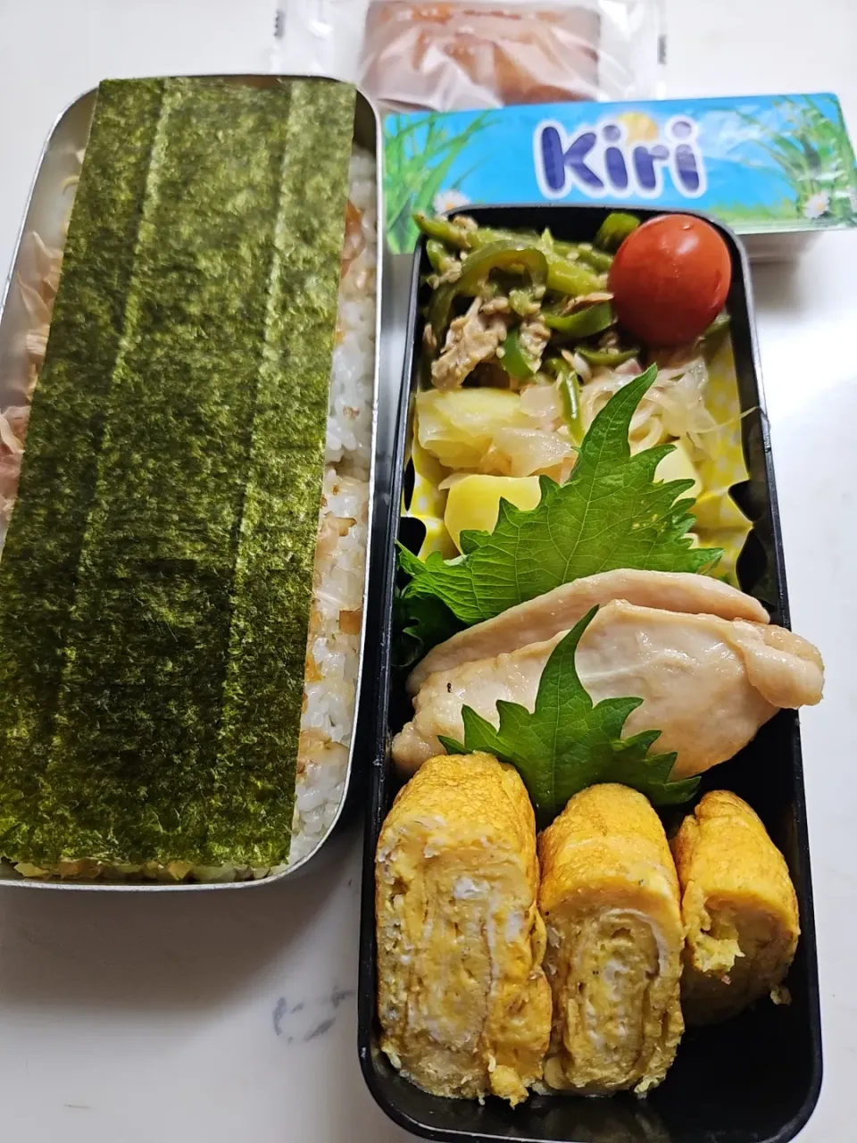 Snapdishの料理写真:☆高１弁当☆玄米入りオカカ海苔ごはん、無限ピーマン、ジャーマンポテト、鶏胸照焼、シラス卵焼き、ミニトマト、フィナンシェ、キリスティック|ｼｮｺﾗさん