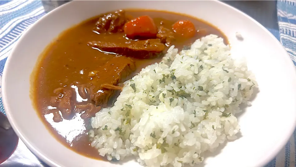 ゴロゴロすね肉入ってるけどシチューじゃないのよハヤシなの！|Lokiさん