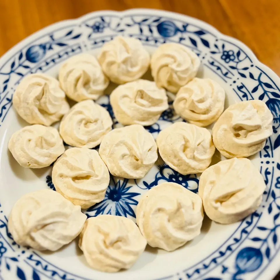 Meringues aux amandes 🇫🇷
アーモンドメレンゲクッキー|アッコちゃん✨さん