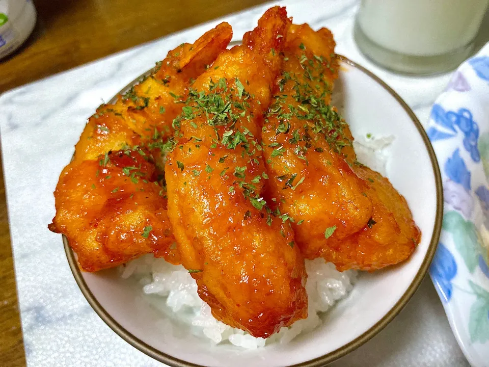 エビチリ丼🍤|Kojiさん