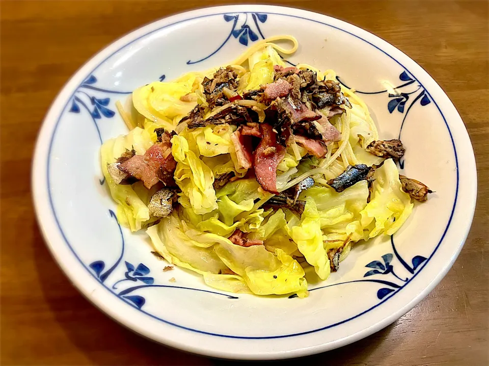 オイルサーディンとキャベツのスパゲッティ　アンチョビの代わりにオイルサーディンを使ったアーリオオリオのスパ  在庫一掃メニュー|リフルシャッフルさん