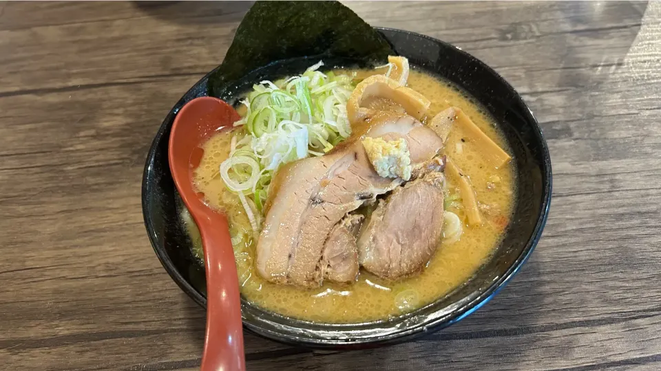 麺屋八丸さんの味噌ラーメン|Morito Kamiyaさん