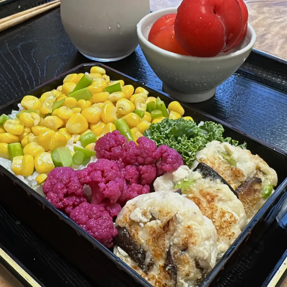 コーンとにんにくの芽のバター醤油ご飯弁当|くまちゃんさん