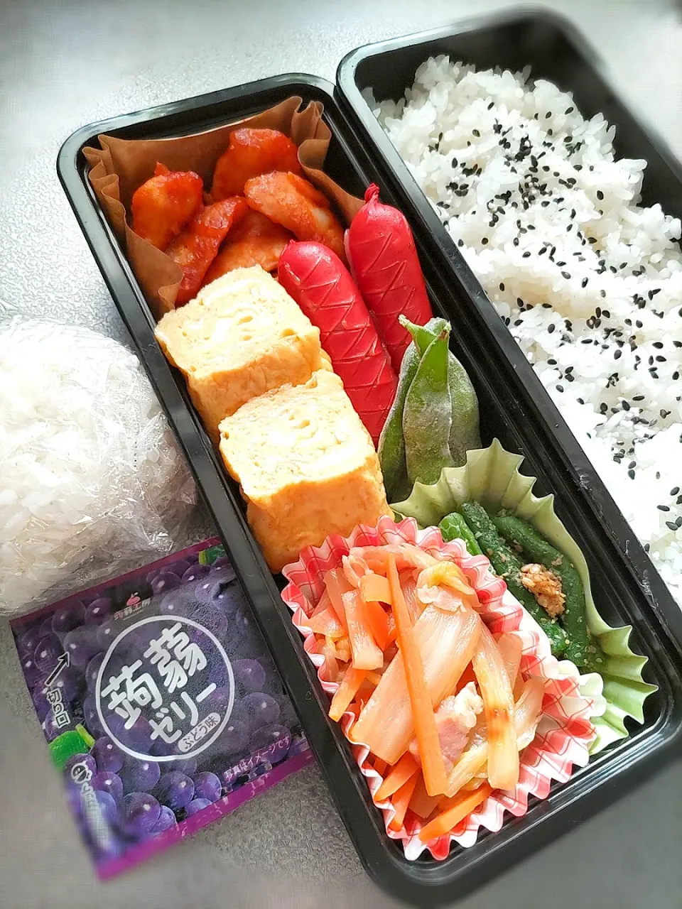 本日のお弁当
作り置きヤンニョムチキン
赤いウインナー
毎日卵焼き
白菜人参ベーコン炒め煮
いんげん胡麻和え
自然解凍枝豆|Kaoriさん